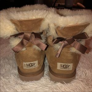 Ugg Bailey Bow Chestnut Low Boots Size 9
